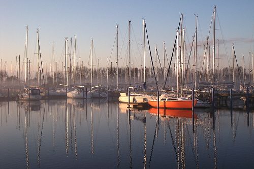 Morgennebel Marina Makkum, Holland