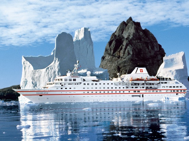 MS_HANSEATIC_vor_Groenland