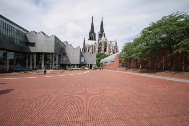Koeln_-_Museum_Ludwig_und_der_Dom