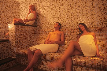 Laconium_-_Hotel_Zugbruecke