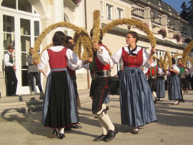 Volkstanzgruppe_Untermais_-_Gruppo_di_danzatori_di_Maia_Bassa
