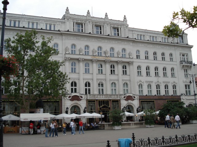 Vorosmarty_ter_-_Cafe_Gerbeaud