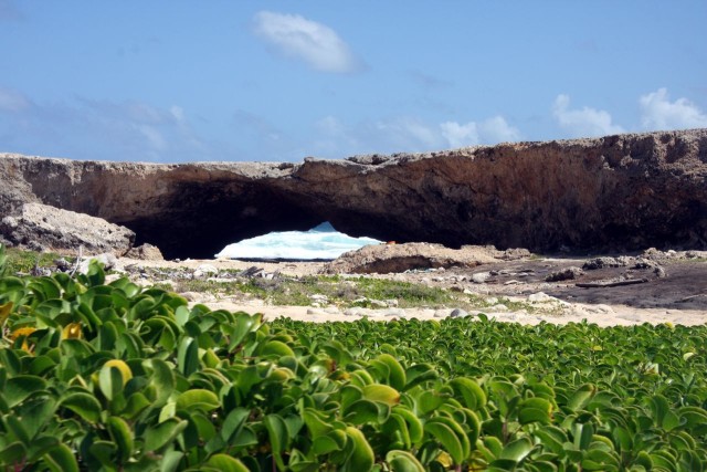 natural_bridge_on_east_end_of_Aruba
