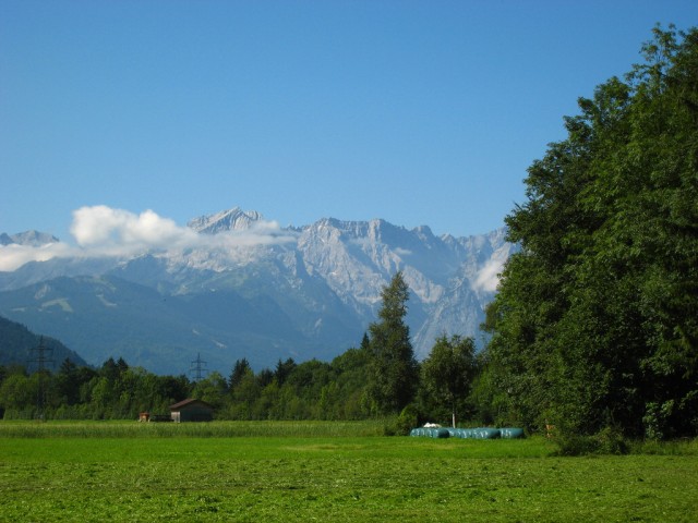 Blick_von_der_Oberauer_Buchwies_in_Richtung_Garmisch-Partenkirchen