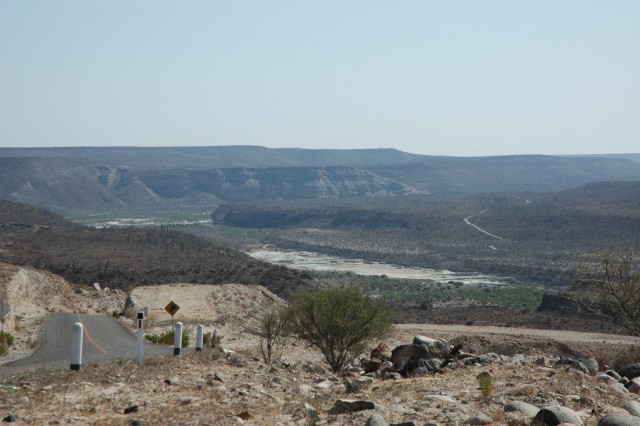 Rural_Mexican_highway_west_central_side_of_Baja_California_Mexico