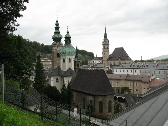 Salzburg_-_View_from_Mnchsberg_-_Erzabtei_St_Peter_Stiftskirche_St_Peter_und_Franziskanerkirche
