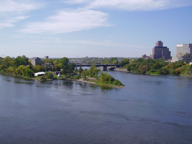 Victoria_Island_with_Gatineau_on_the_right