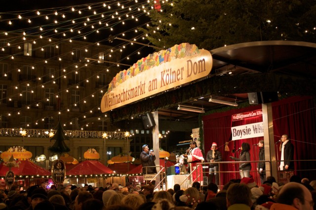 Weihnachtsmarkt_am_Koelner_Dom