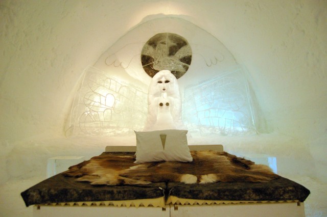 Ice_Hotel_Suite_-_Jukkasjarvi