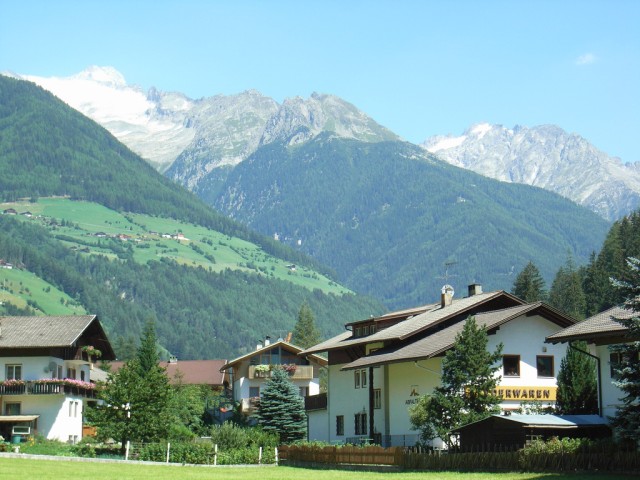 Luttach_im_Tauferer_Ahrntal_ist_umgeben_von_Dreitausendern