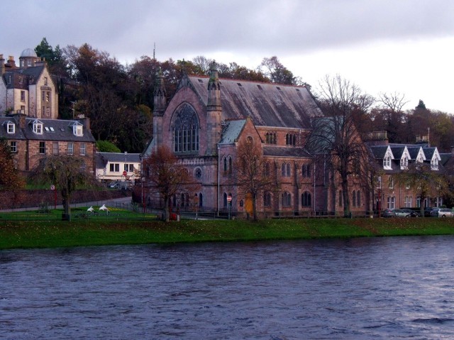 Ness_Bank_Church_Inverness_Scotland