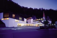 Aussenansicht-nachts_Hotel_Zugbruecke_Grenzau