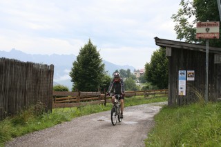 Biker_am_Grenzuebergang_zwischen_Koessen_und_Reit_im_Winkl