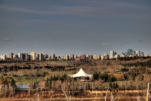 Heritage_Amphitheatre_in_William_Hawrelak_Park_Edmonton_Alberta