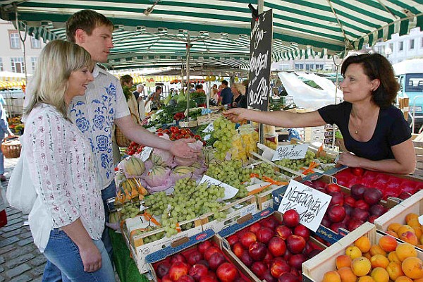 Deutsch-Französischer Bauernmarkt auf dem Rathausplatz in Landau