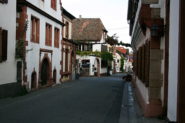 Straße in Maikammer - südliche Weinstraße