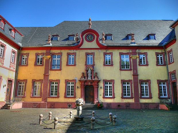 Hauptgebäude_des_Klosters_Steinfeld