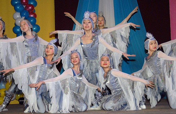 Jugend-Tanzensemble aus Tuwa.jpg