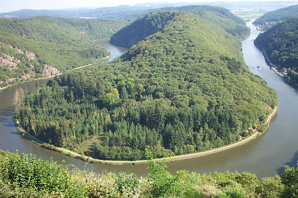 Die_Saarschleife_bei_Mettlach_Ortsteil_Orscholz_Aussichtspunkt_Cloef