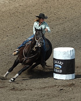 Barrel_racing_at_the_Calgary_Stampede