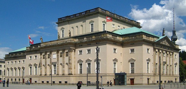 Staatsoper Unter den Linden in Berlin, hier gesehen von der Behrenstrasse