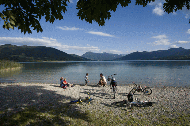 Familie_Pause_am_See